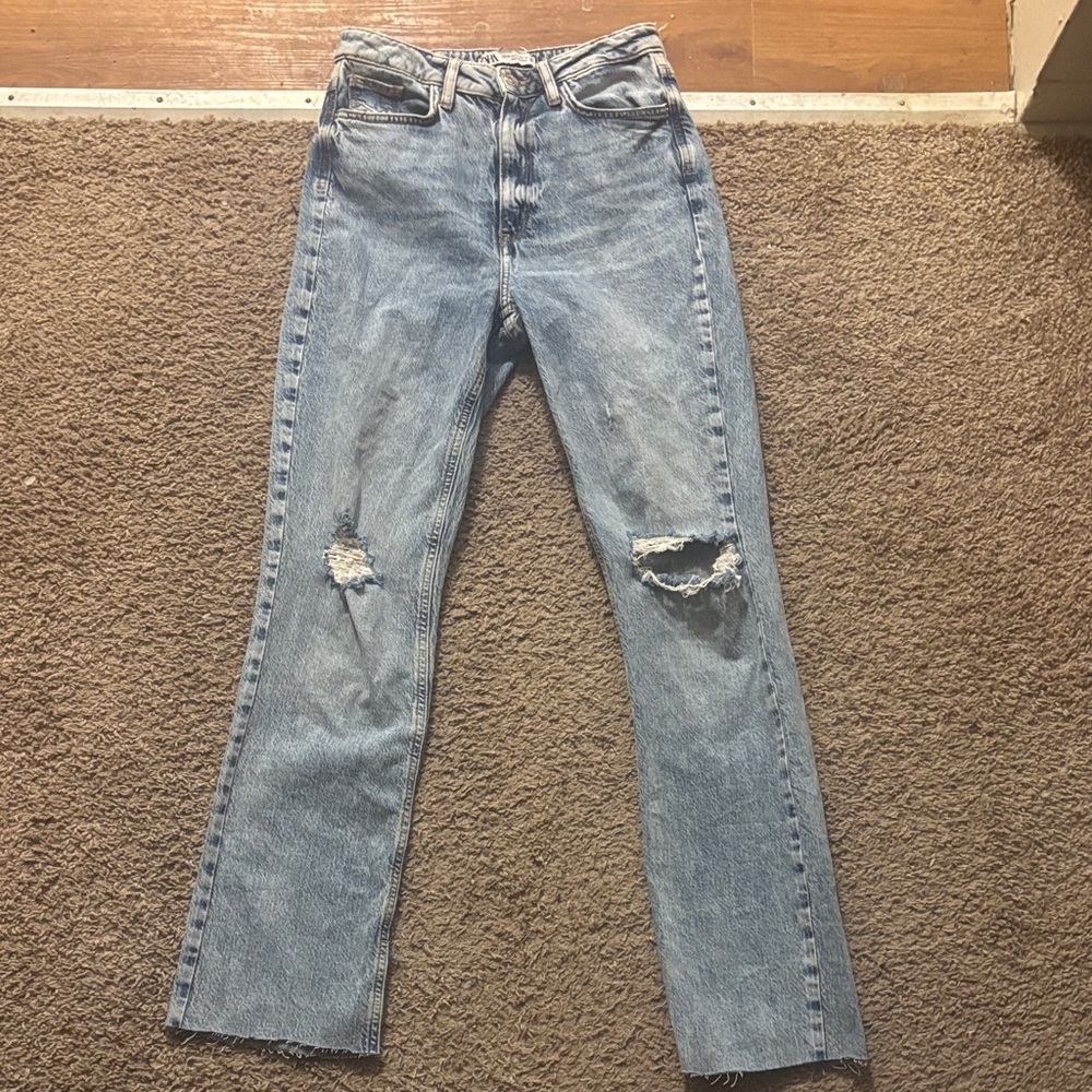 ZARA Woman’s 4 Lightwash Distressed Jeans Full Length Flare Fit Like New